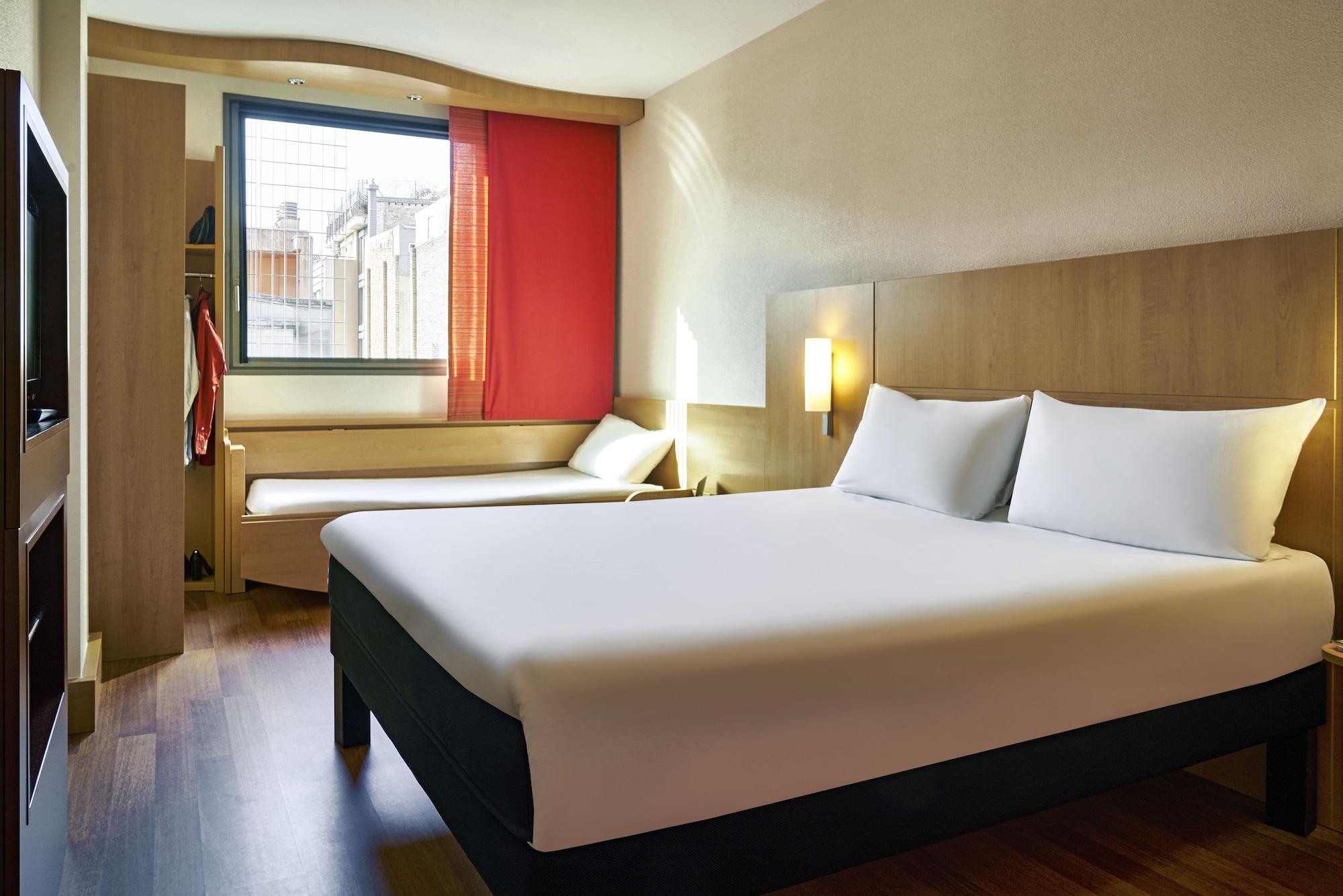 Hotel Ibis Barcelona Centro Esterno foto