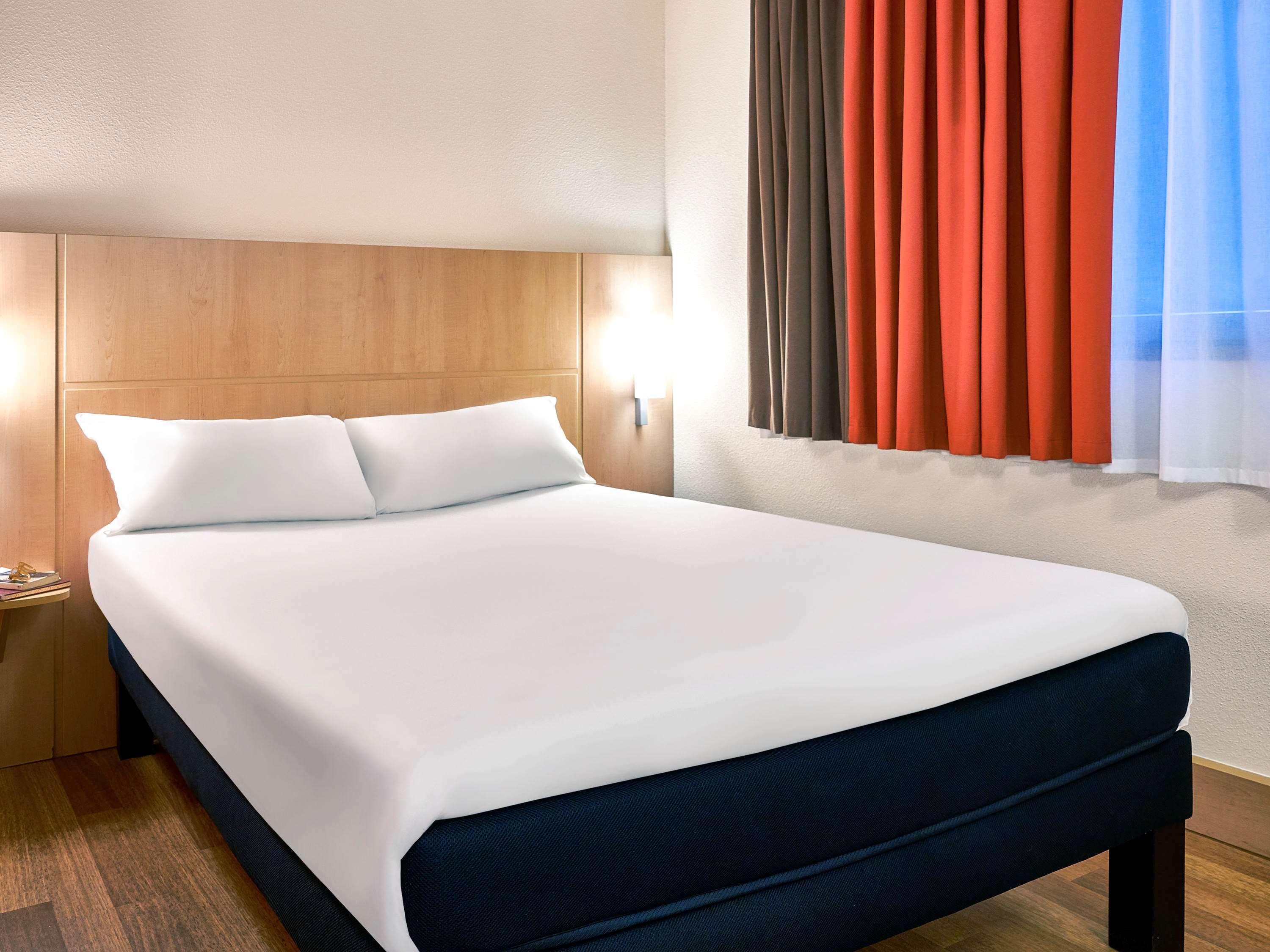 Hotel Ibis Barcelona Centro Esterno foto