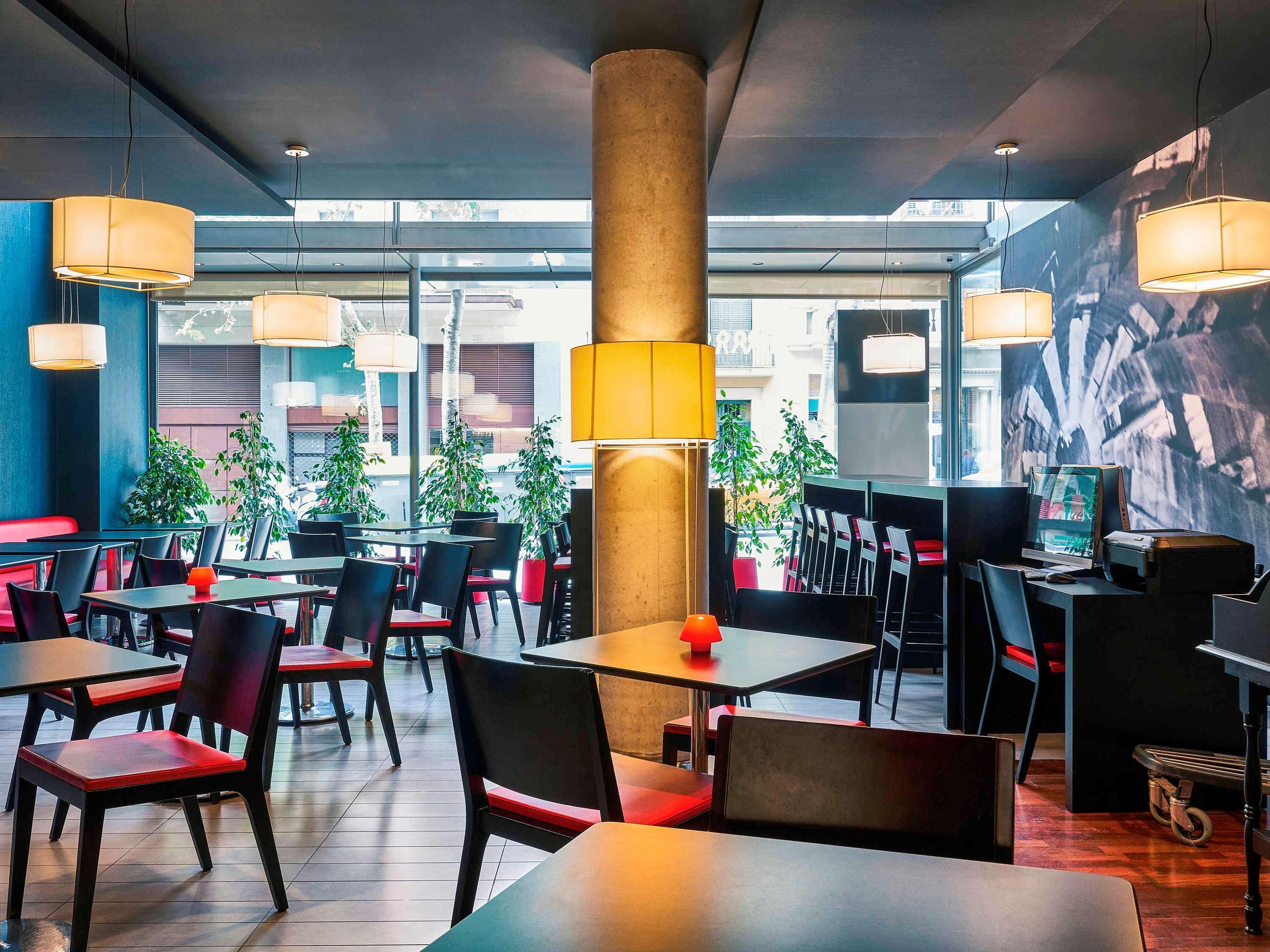 Hotel Ibis Barcelona Centro Esterno foto