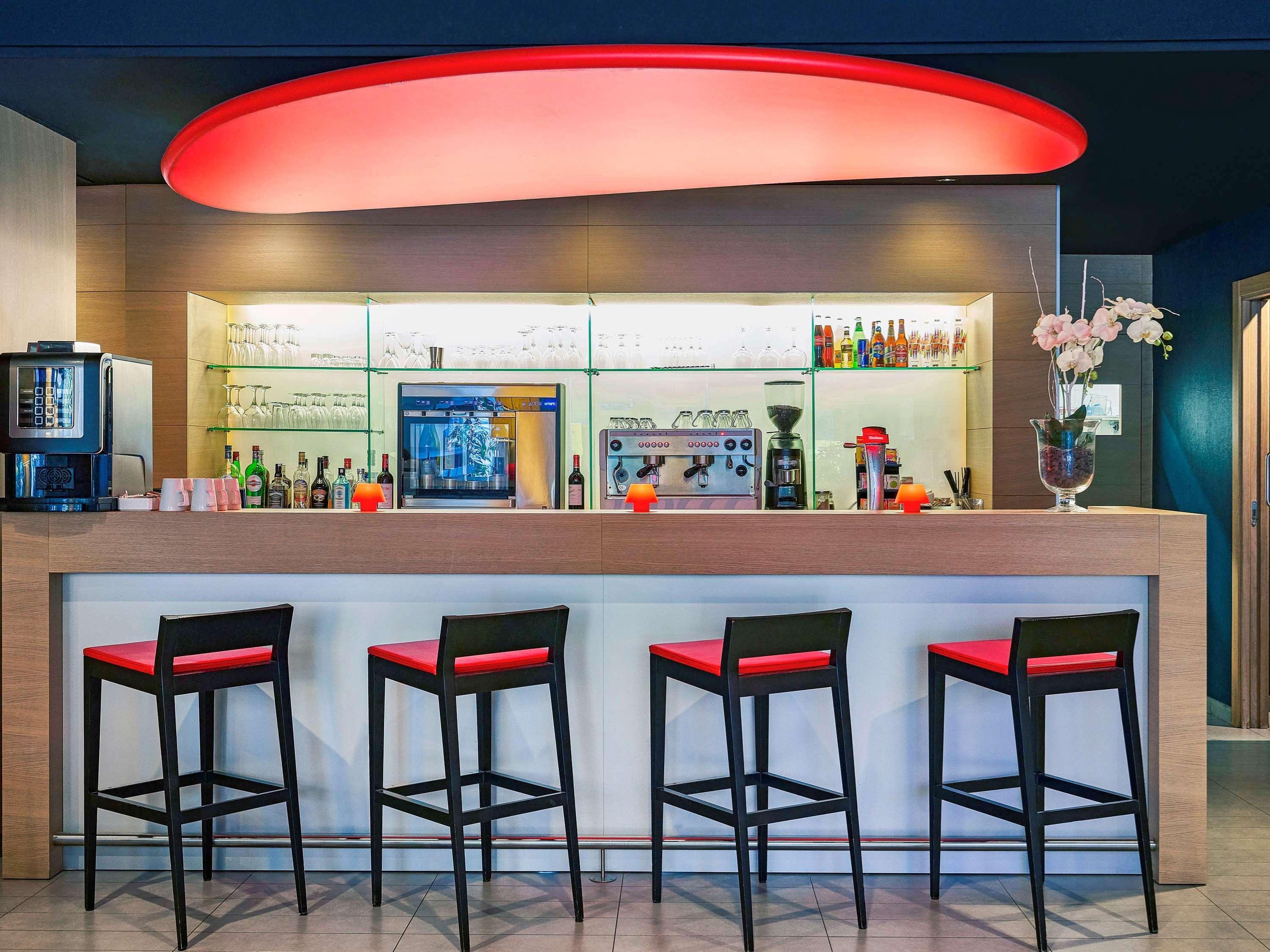 Hotel Ibis Barcelona Centro Esterno foto