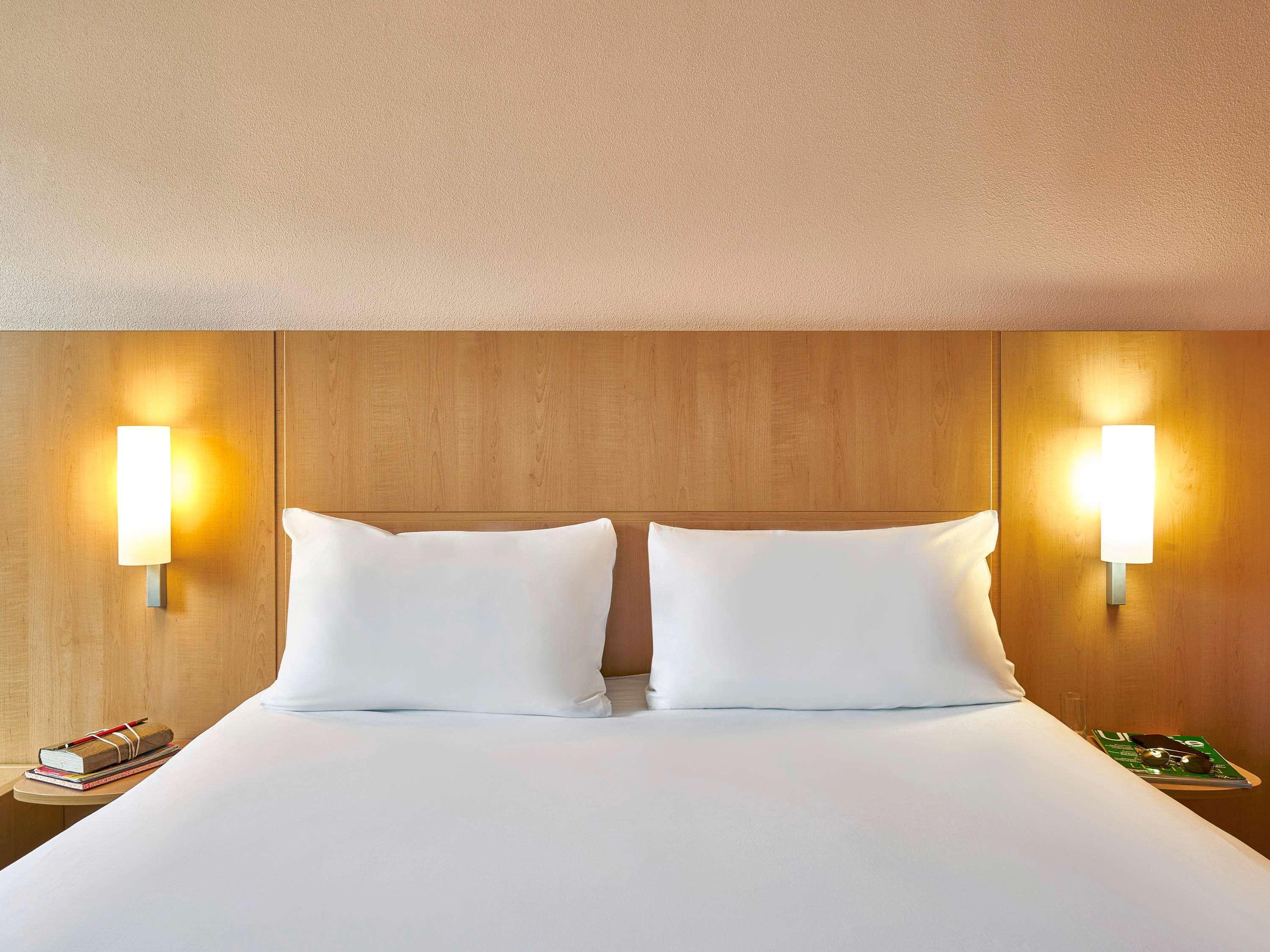 Hotel Ibis Barcelona Centro Esterno foto
