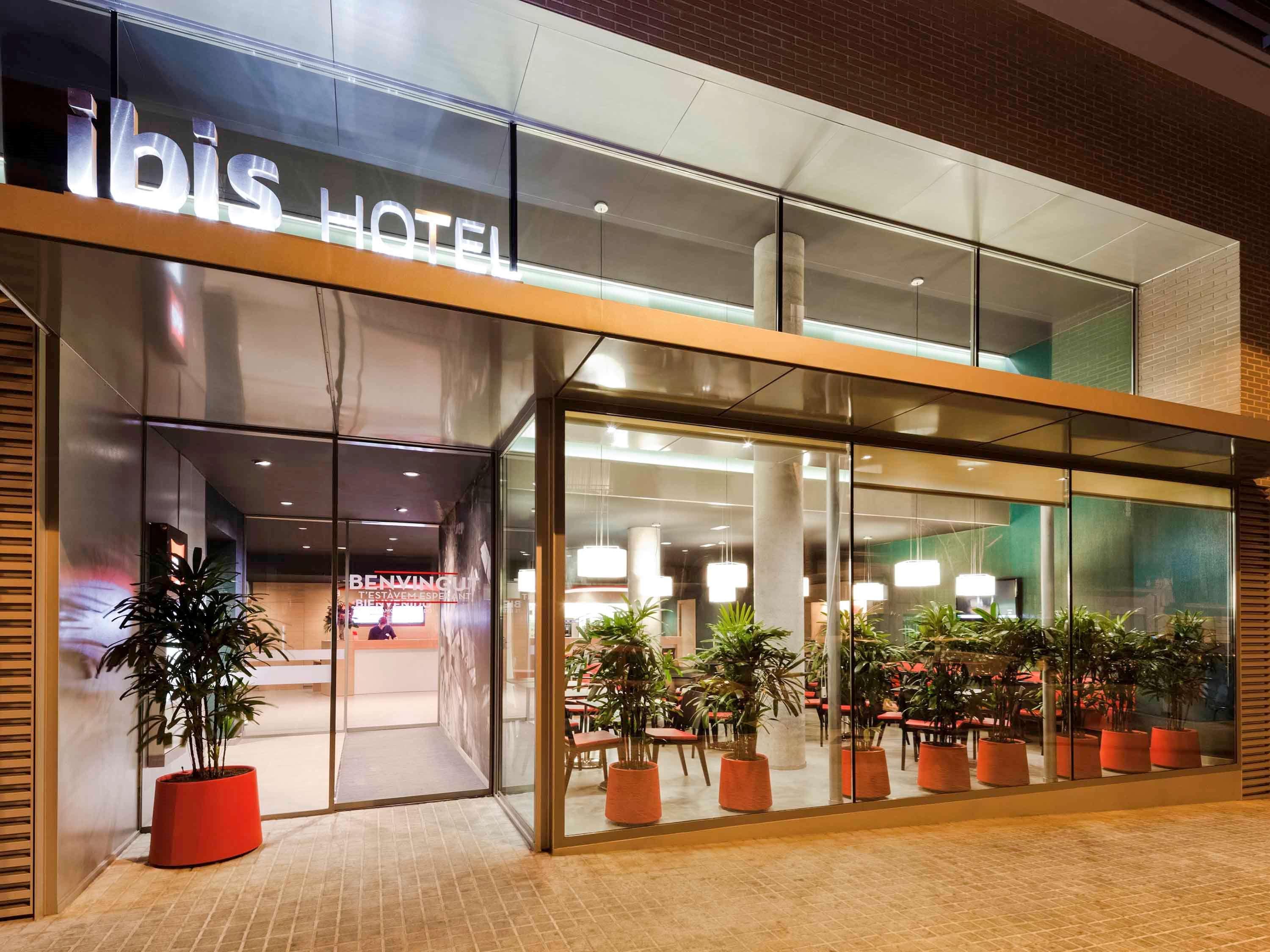Hotel Ibis Barcelona Centro Esterno foto