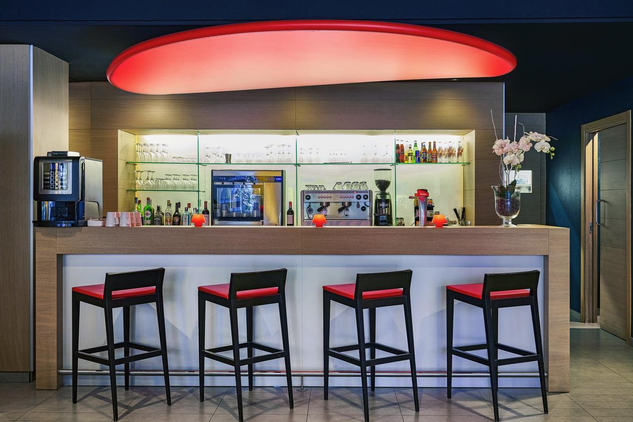 Hotel Ibis Barcelona Centro Esterno foto