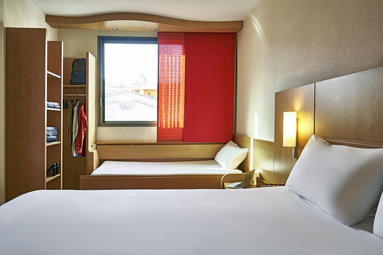 Hotel Ibis Barcelona Centro Esterno foto