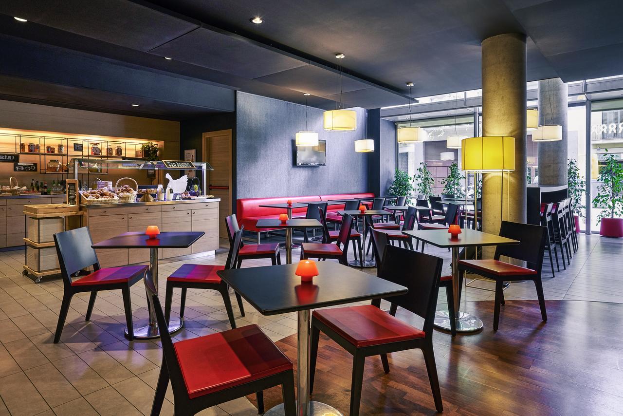 Hotel Ibis Barcelona Centro Esterno foto