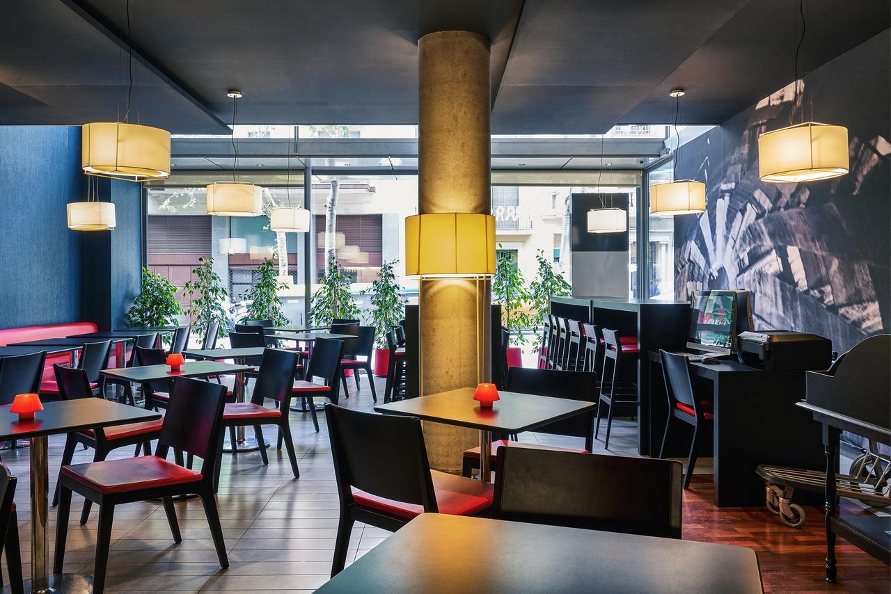 Hotel Ibis Barcelona Centro Esterno foto