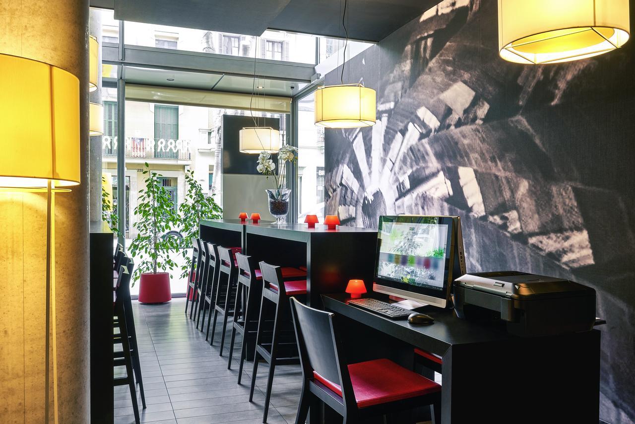 Hotel Ibis Barcelona Centro Esterno foto