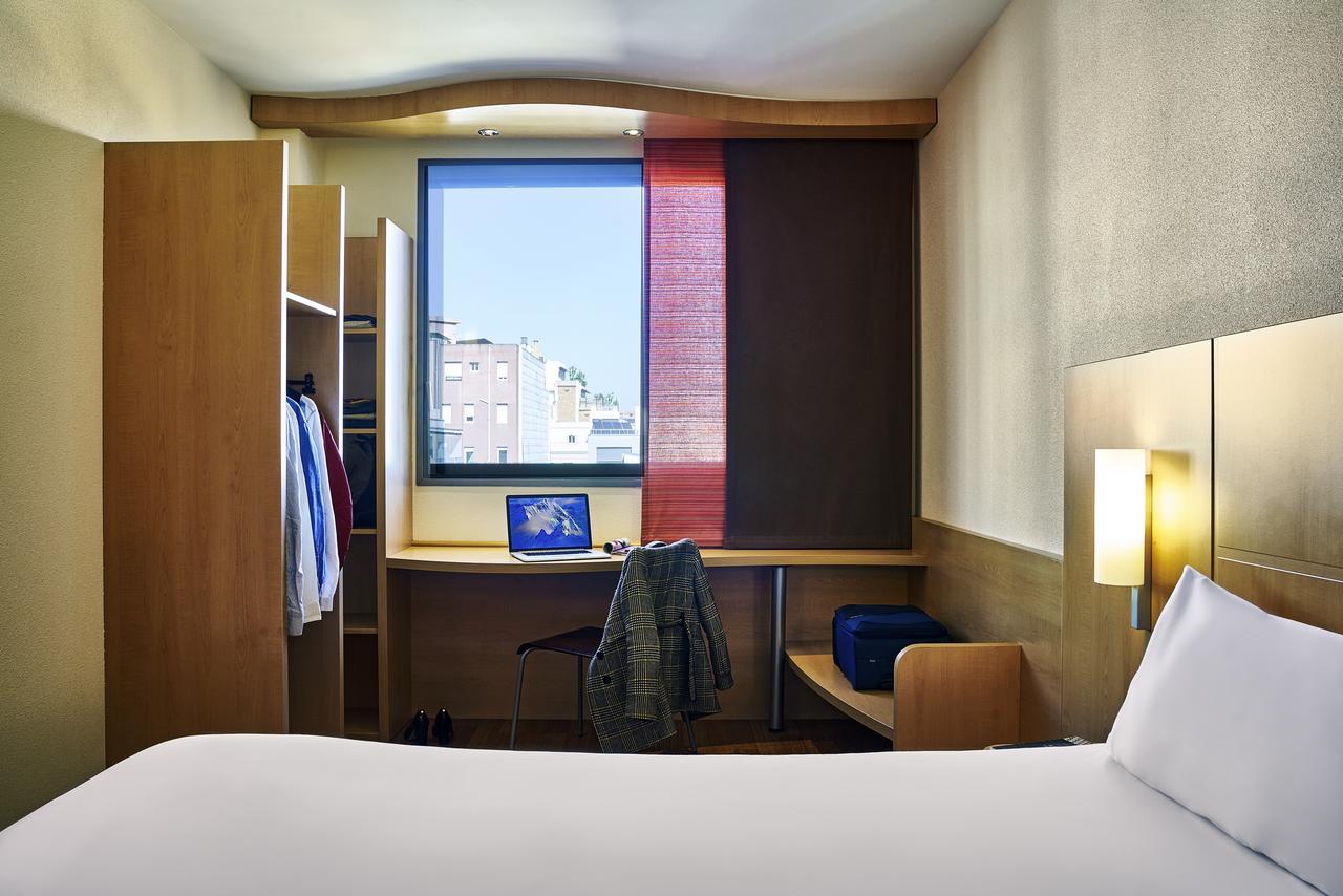 Hotel Ibis Barcelona Centro Esterno foto