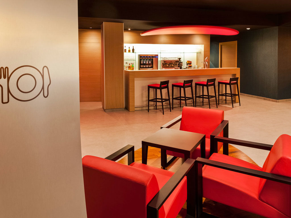 Hotel Ibis Barcelona Centro Esterno foto