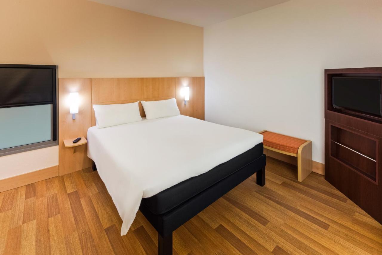Hotel Ibis Barcelona Centro Esterno foto